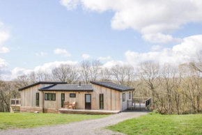 Fabulous detached lodge with hot tub two nights minimum stay